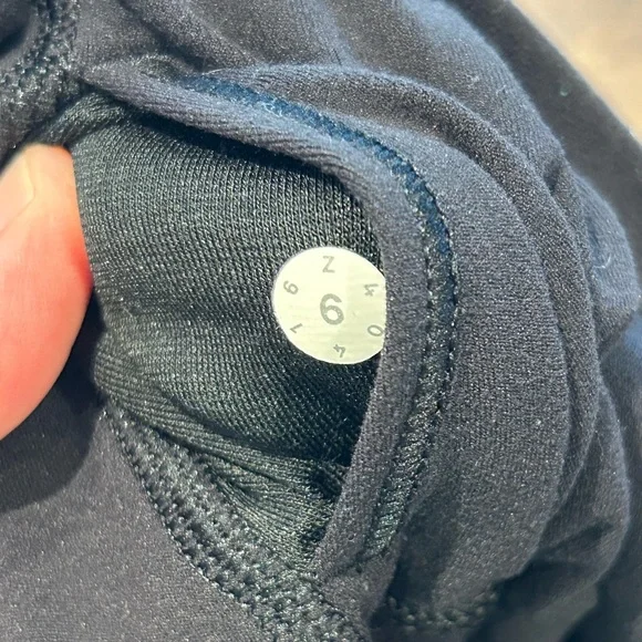Lululemon Athletica Wonder Under Black Capri Leggings - Picture 6 of 6